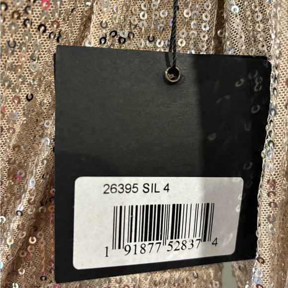 IEENA MAC DUGGAL - SILVER LONG SLEEVE SEQUIN WRAP GOWN- SIZE 4 - Picture 5 of 9